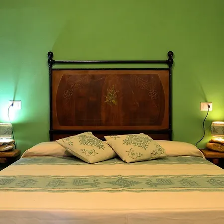 S'ommu Ezza 招待所 Narbolia